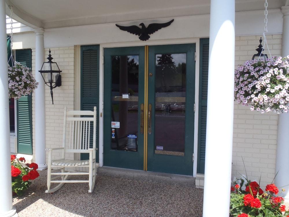 Glass House Inn Erie Near I-90 & I-79 ภายนอก รูปภาพ