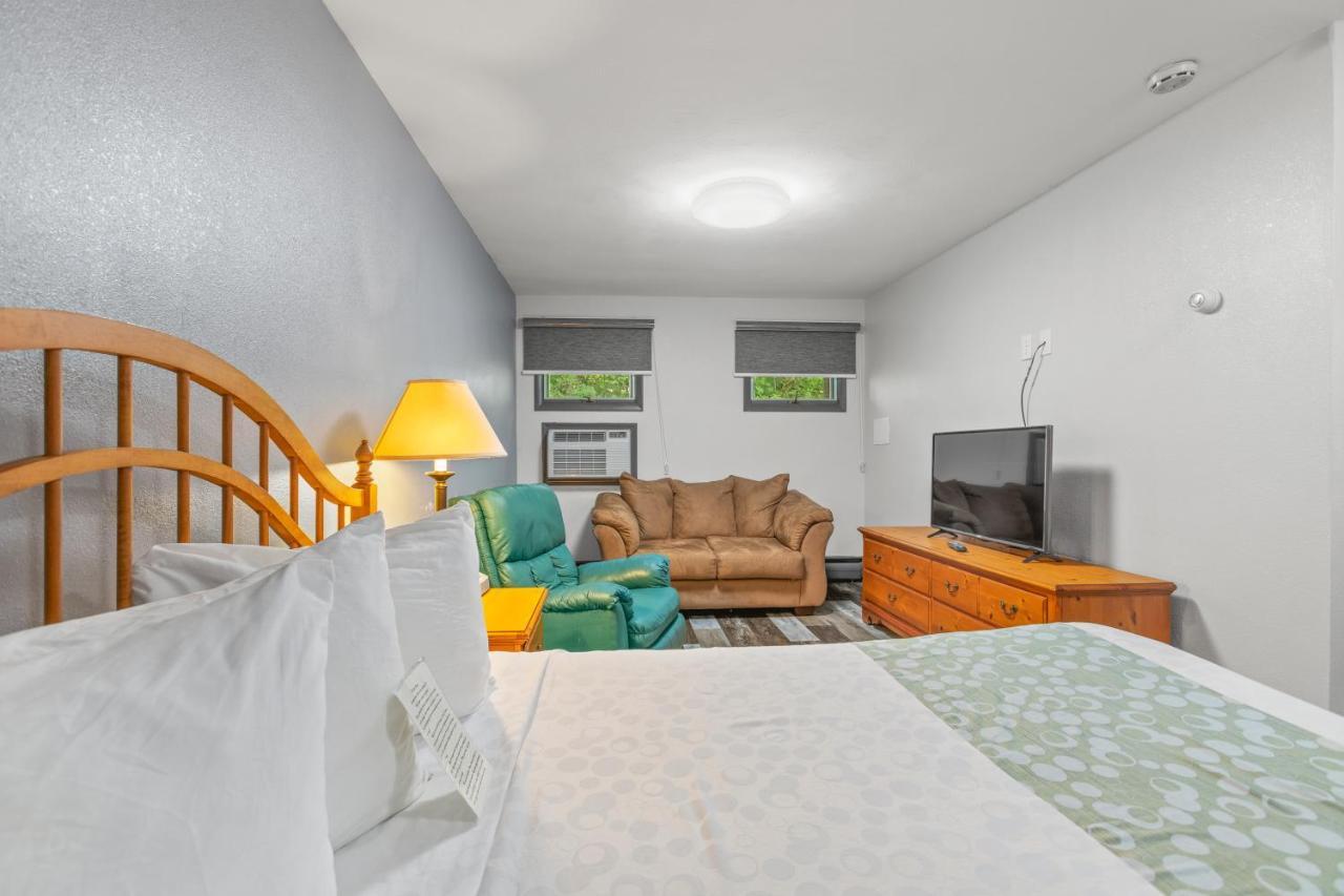 Glass House Inn Erie Near I-90 & I-79 ภายนอก รูปภาพ