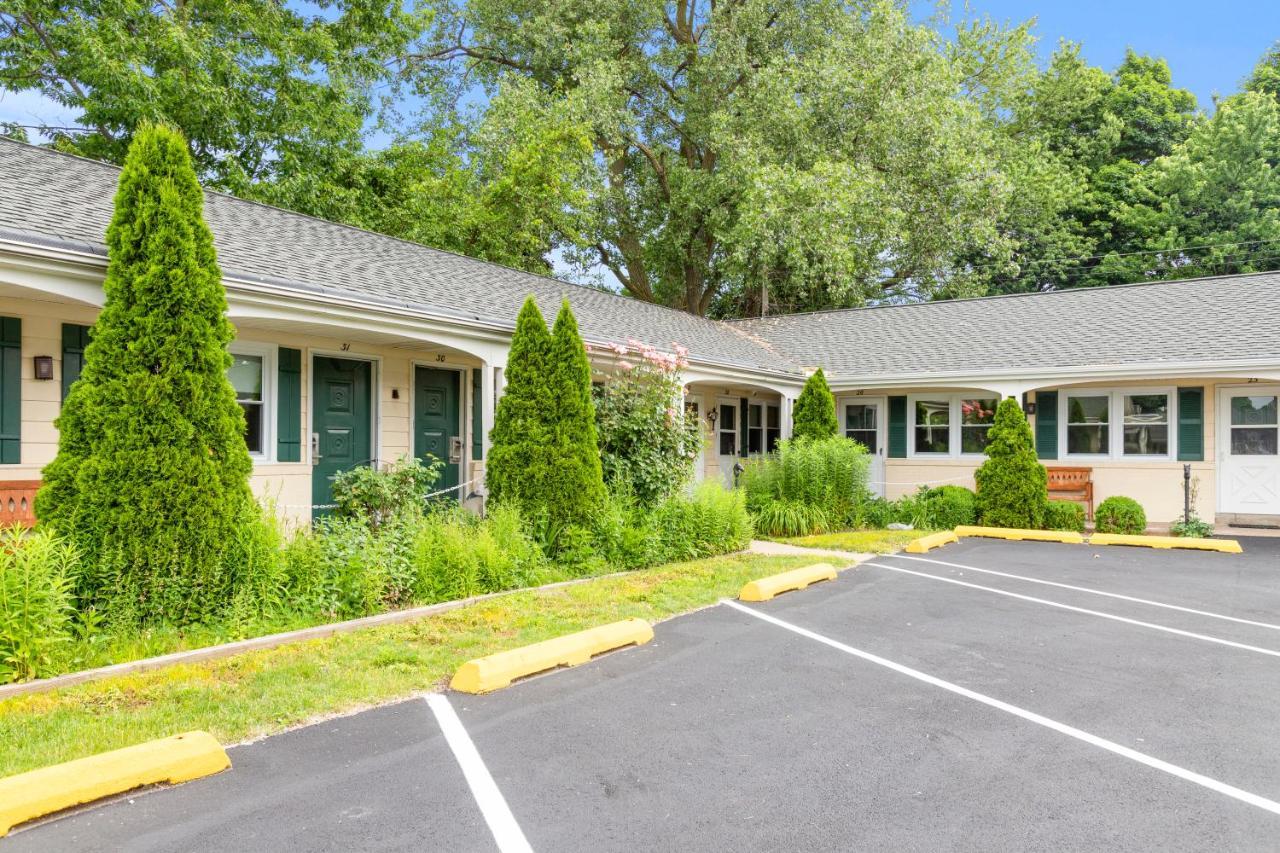 Glass House Inn Erie Near I-90 & I-79 ภายนอก รูปภาพ