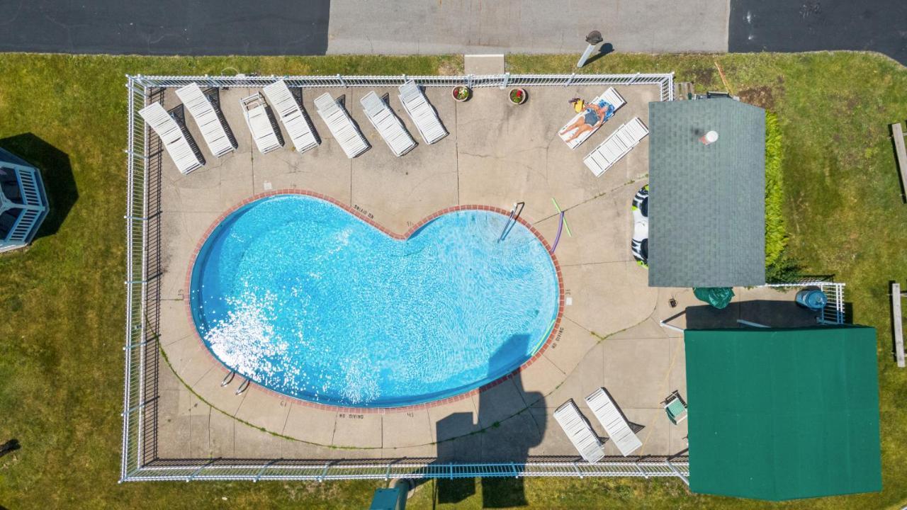 Glass House Inn Erie Near I-90 & I-79 ภายนอก รูปภาพ