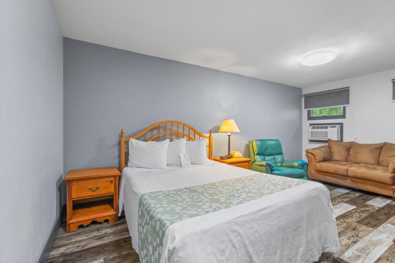 Glass House Inn Erie Near I-90 & I-79 ภายนอก รูปภาพ