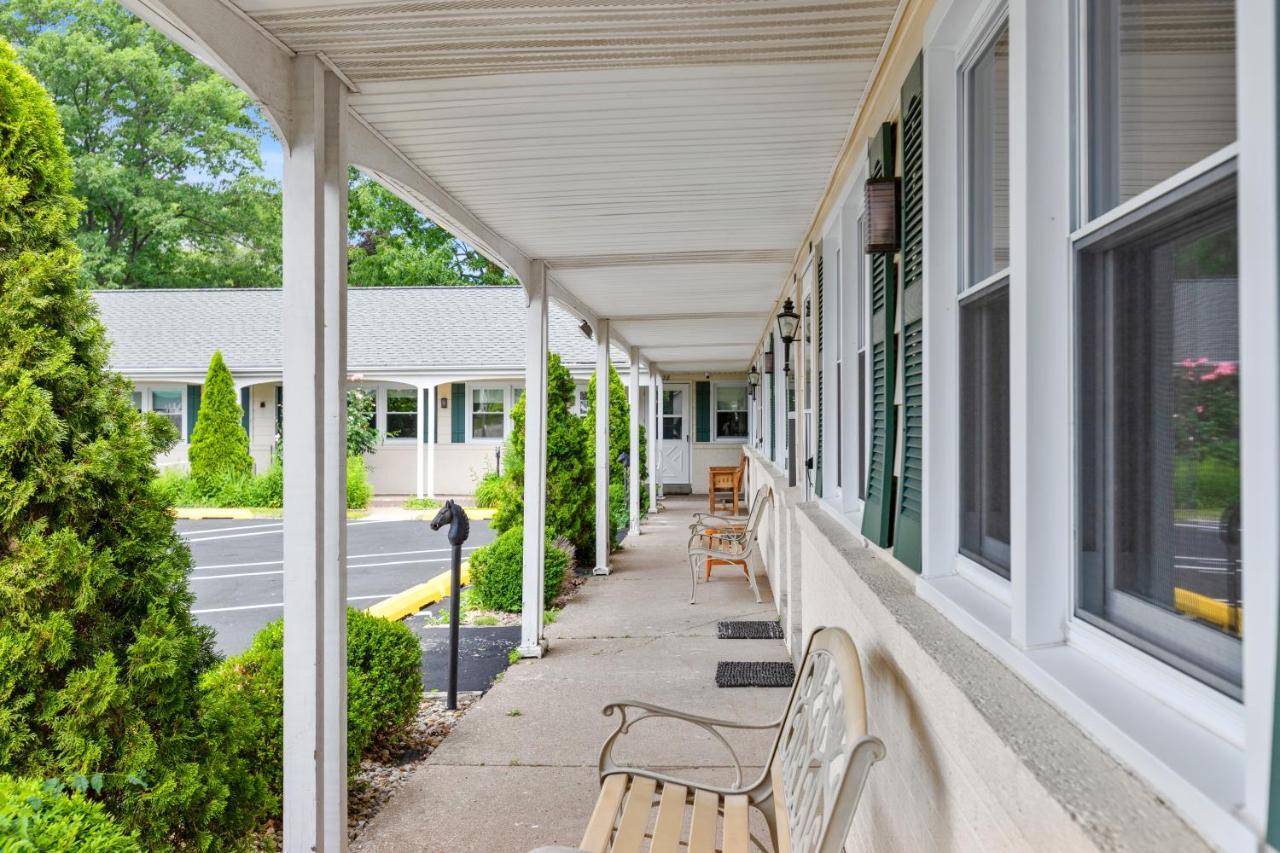 Glass House Inn Erie Near I-90 & I-79 ภายนอก รูปภาพ