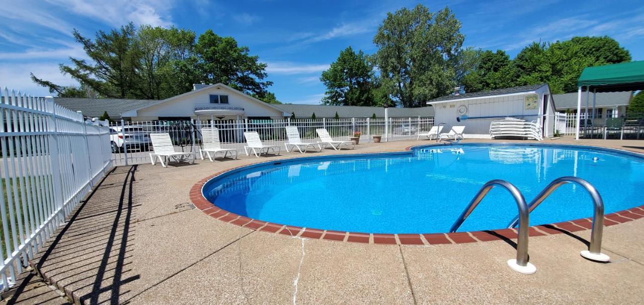 Glass House Inn Erie Near I-90 & I-79 ภายนอก รูปภาพ